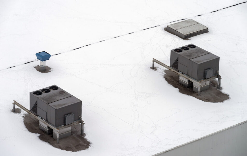 How To Take Care of Your Commercial Roof During The Winter repair